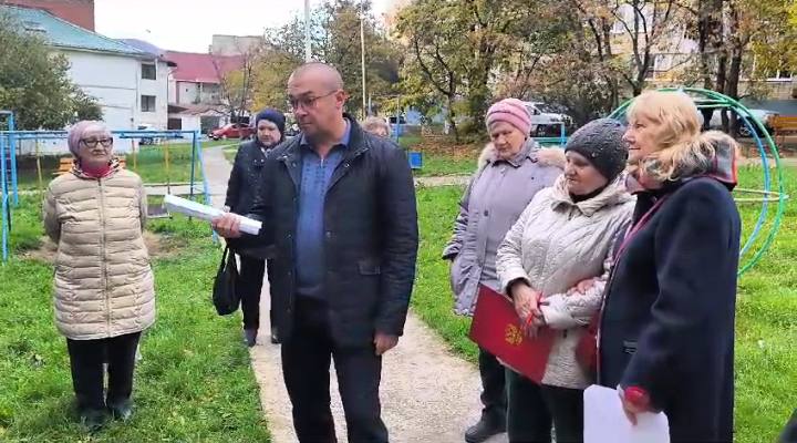 Сквер в микрорайоне Парус